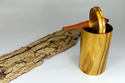 Dose aus Holz Essigbaum